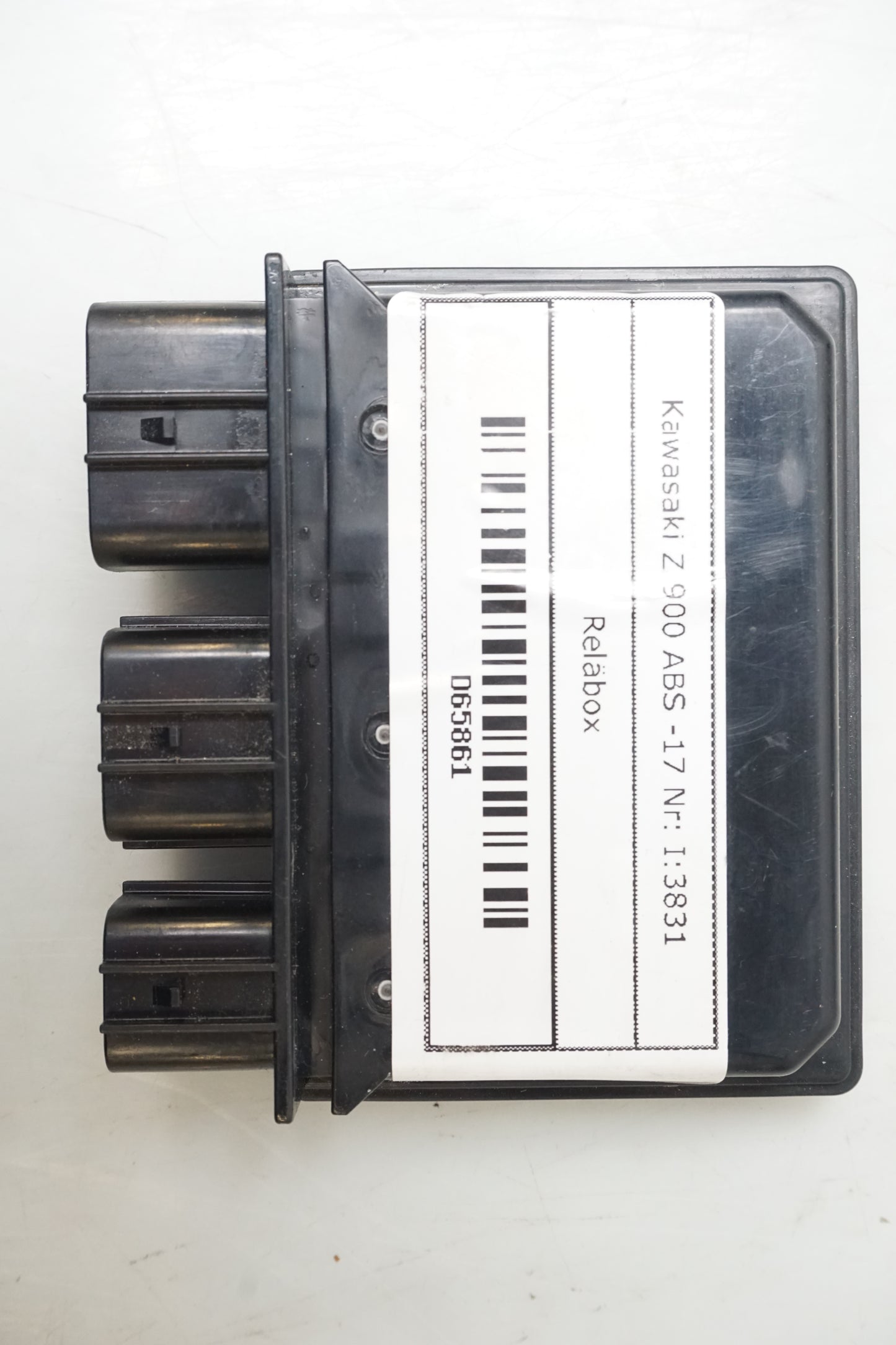 Framsidan på Reläbox från en Kawasaki Z 900 -2017 motorcykel.