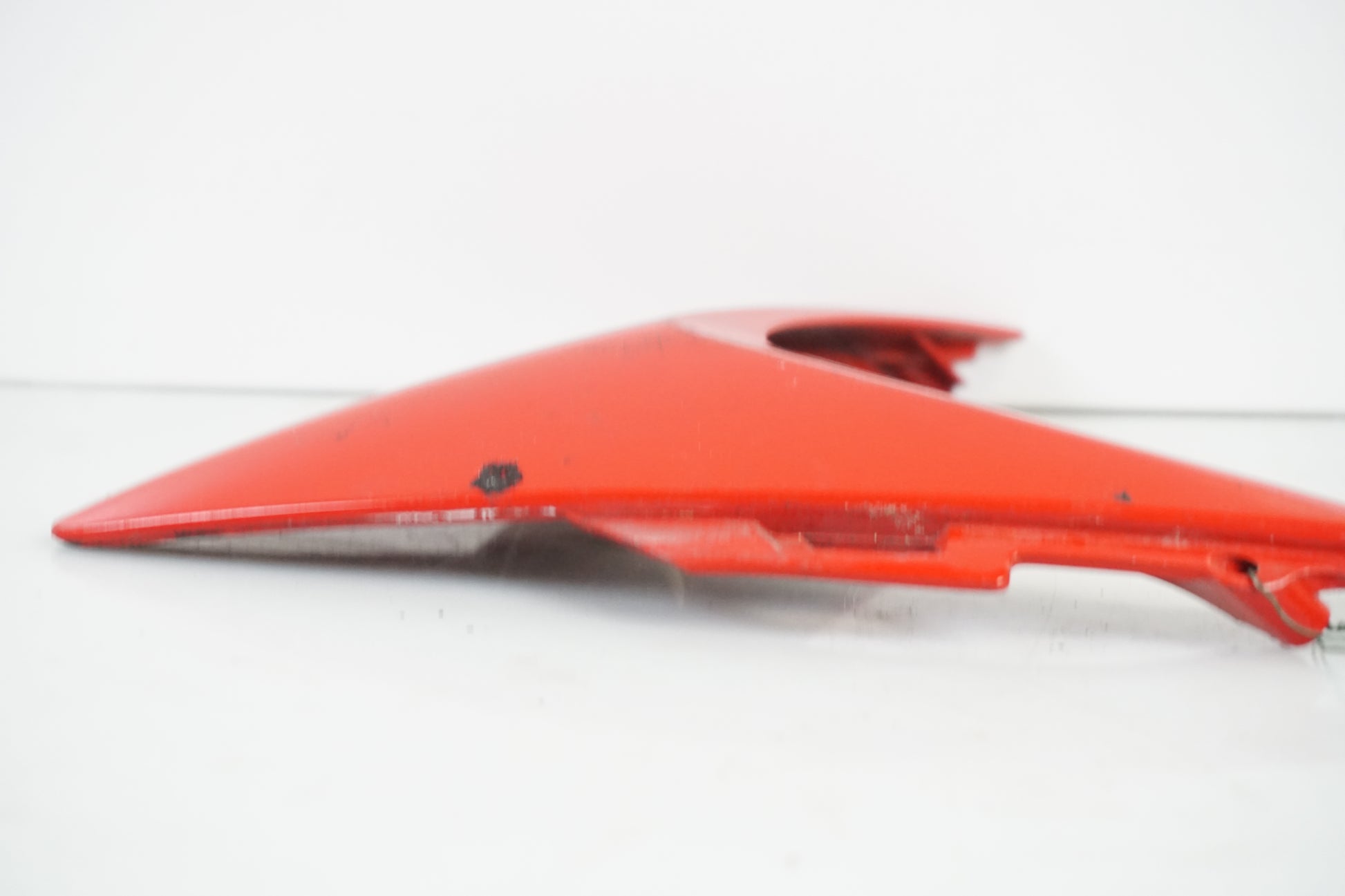 Snett uppifrån på Toppkåpa från en Honda CBR 125 R -2005 motorcykel.