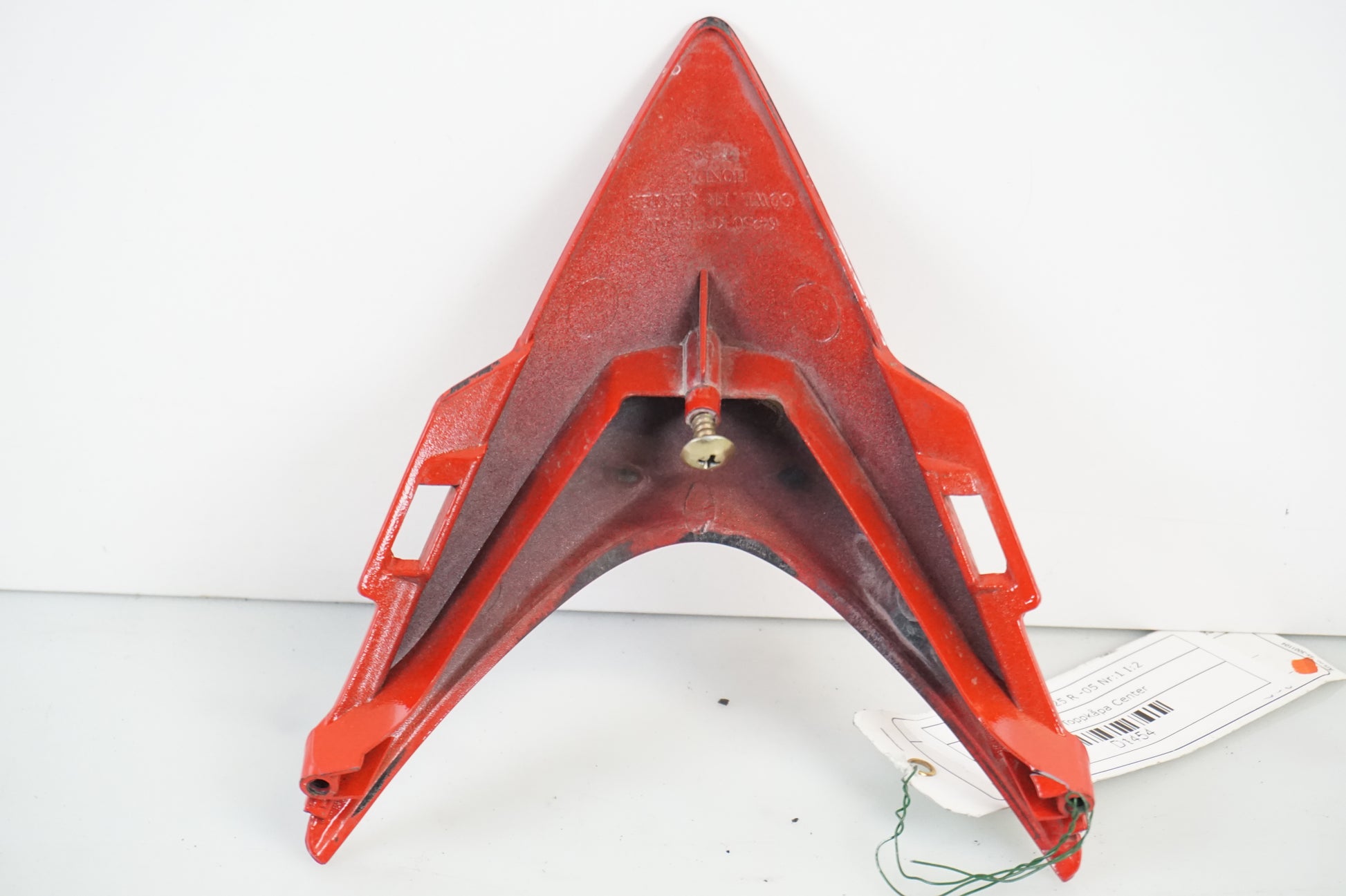 Snett nerifrån på Toppkåpa från en Honda CBR 125 R -2005 motorcykel.