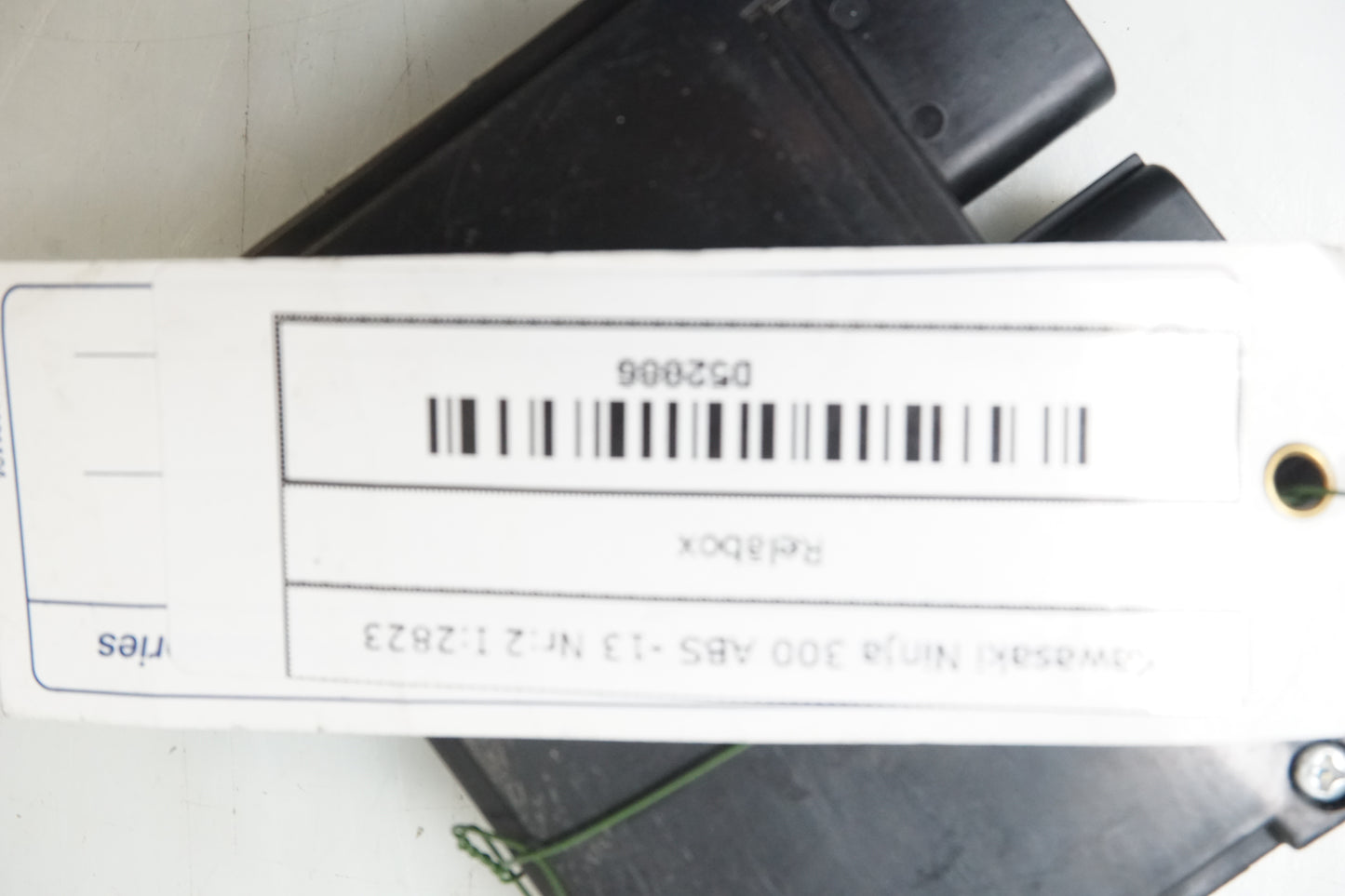 Höger sida på Reläbox från en Kawasaki Ninja 300 -2014 motorcykel.