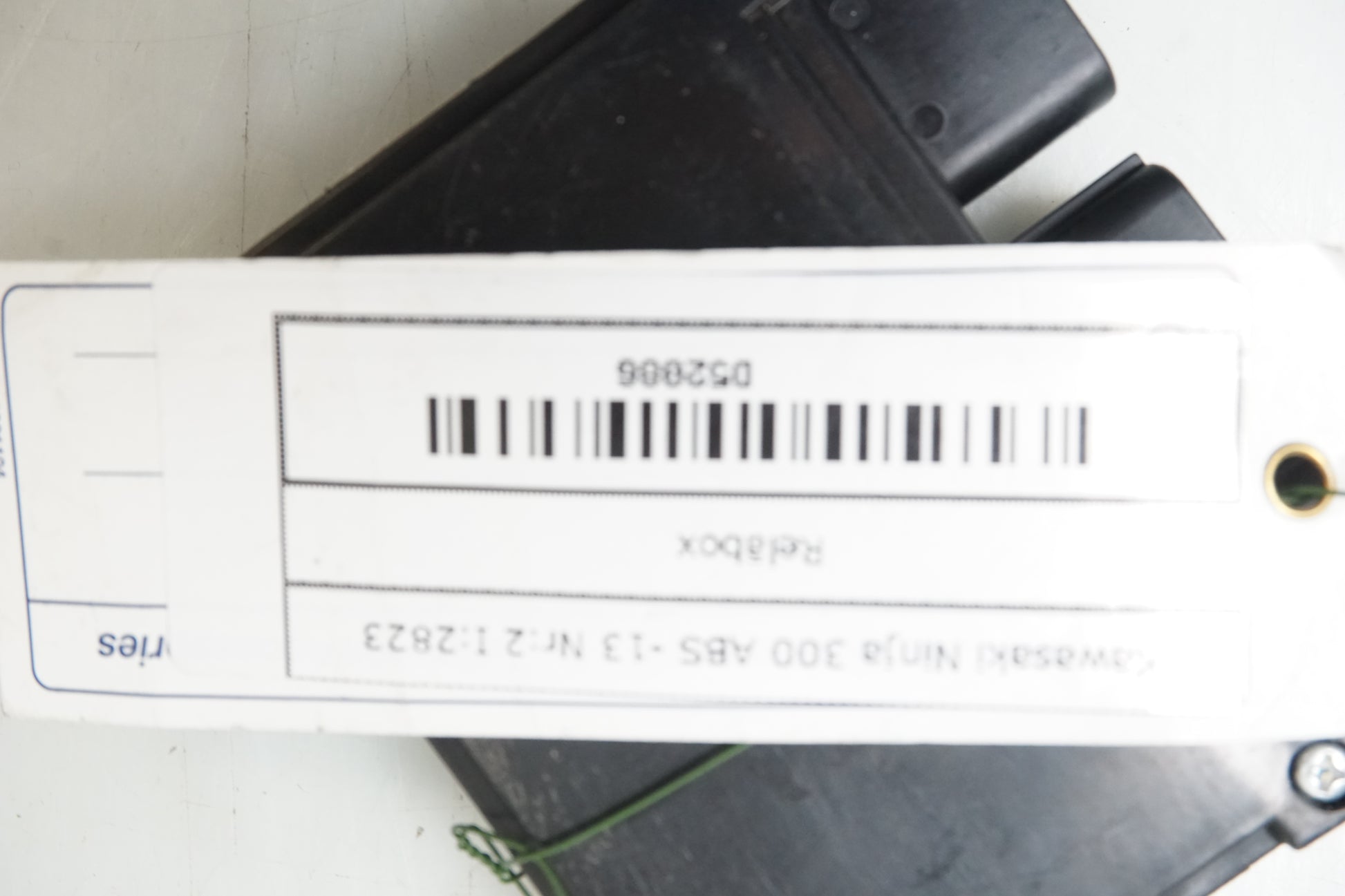 Höger sida på Reläbox från en Kawasaki Ninja 300 -2014 motorcykel.