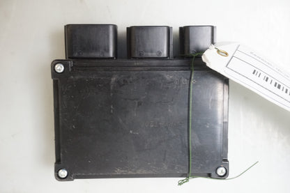 Framsidan på Reläbox från en Kawasaki Ninja 300 -2014 motorcykel.