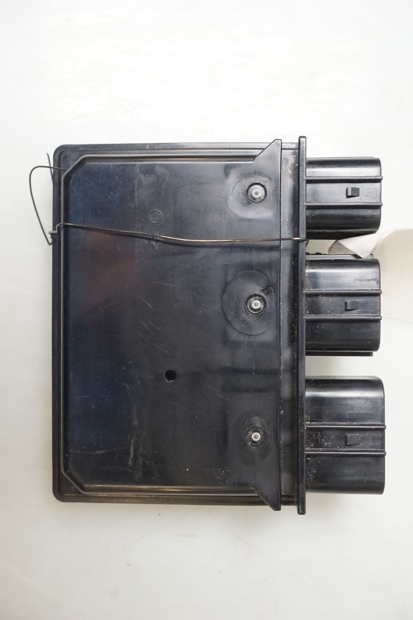 Framsidan på Reläbox från en Kawasaki Z 800 -2014 motorcykel.