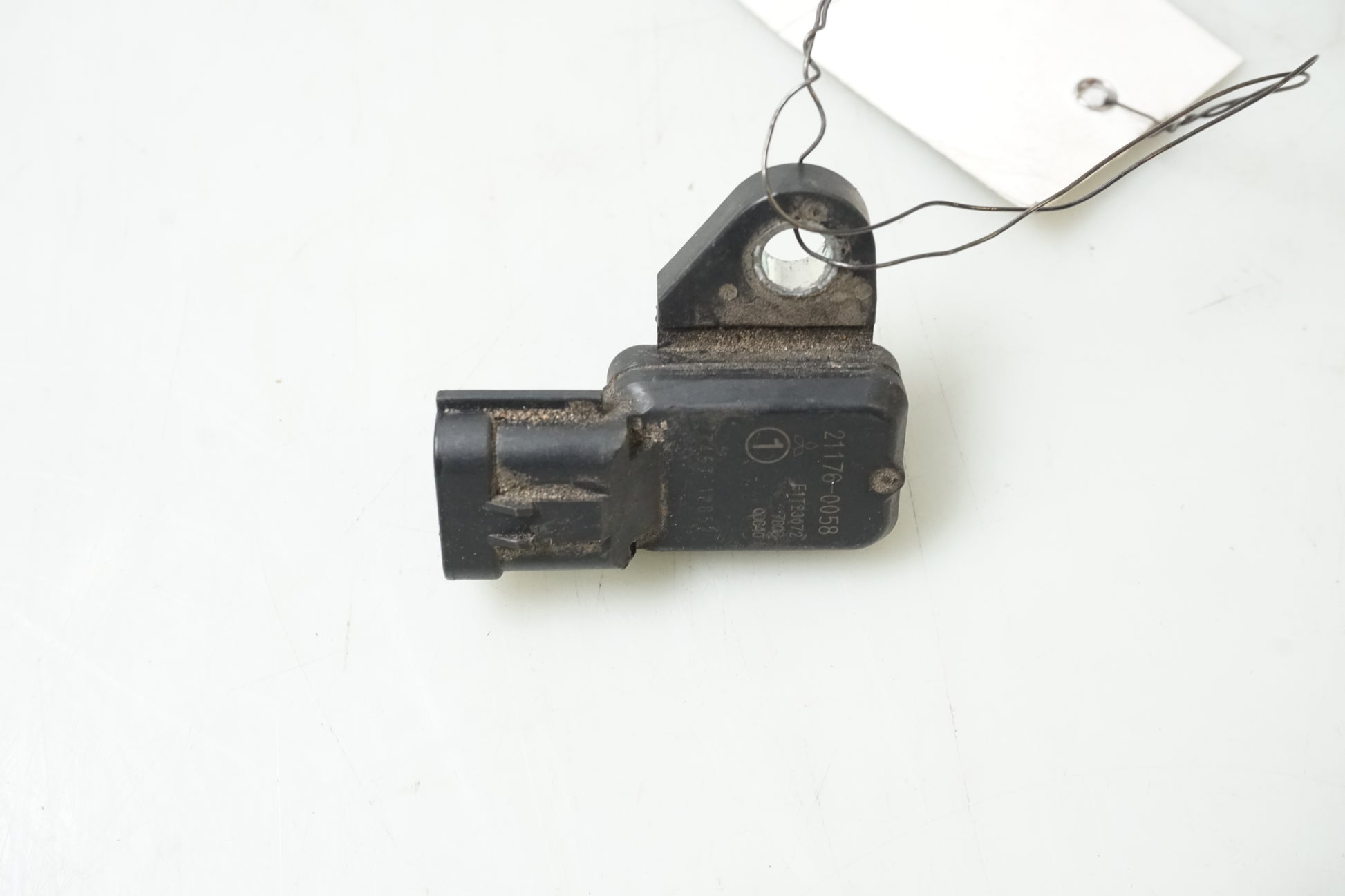 Baksidan på Mapsensor från en Kawasaki Z 750 -2008 motorcykel.