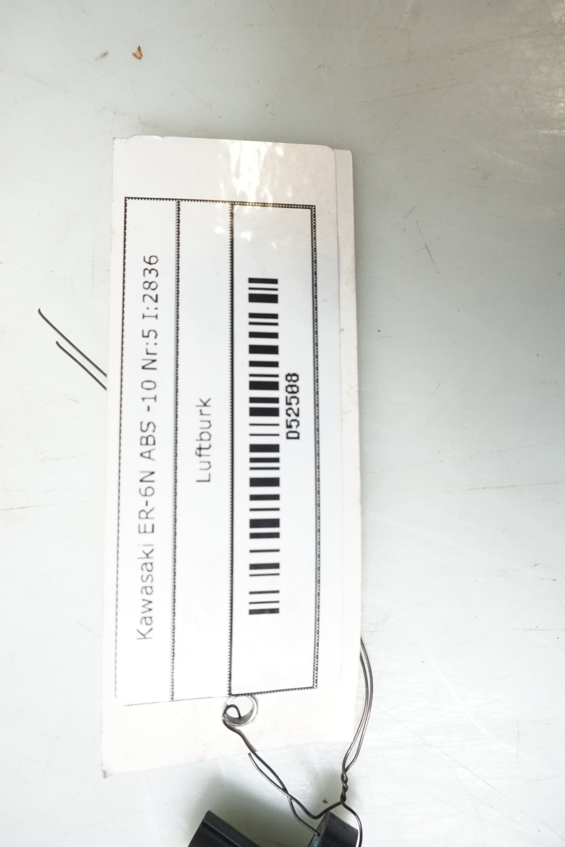 Höger sida på Luftburk från en Kawasaki ER-6N -2010 motorcykel.