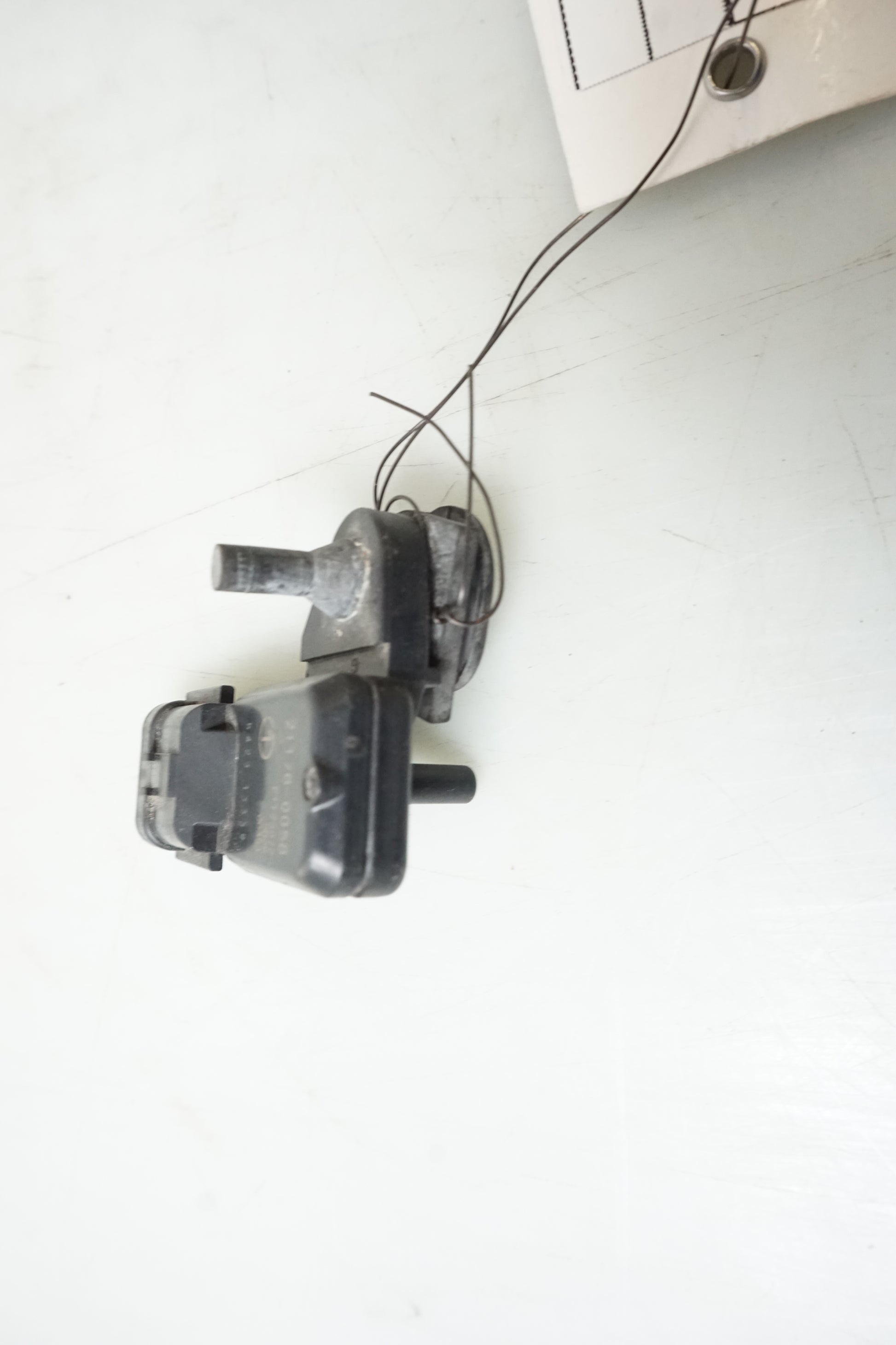 Baksidan på Mapsensor från en Kawasaki ER-6N -2006 motorcykel.