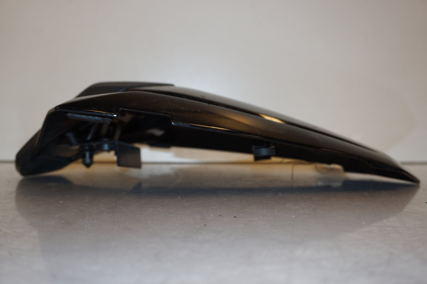 Höger sida på Kuts från en Kawasaki Ninja 300 -2013 motorcykel.