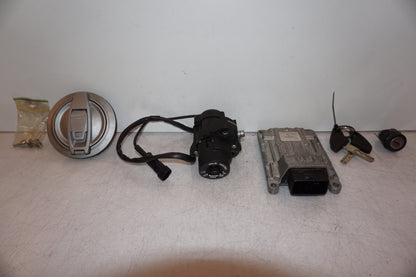 Framsidan på Låssats från en Ducati Scrambler 800 -2016 motorcykel.