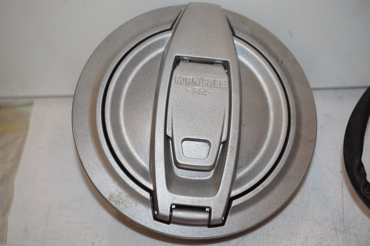 Höger sida på Låssats från en Ducati Scrambler 800 -2016 motorcykel.