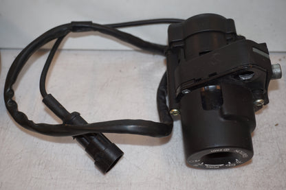 Vänster sida på Låssats från en Ducati Scrambler 800 -2016 motorcykel.