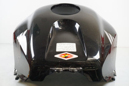 Vänster sida på Bensintankskåpa från en Honda CBR 600 RR -2003 motorcykel.