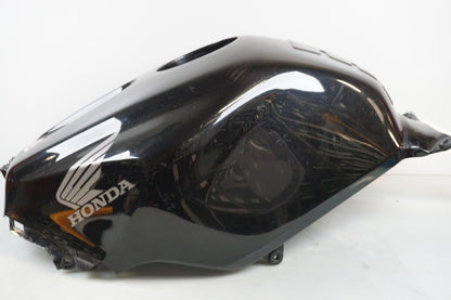 Snett uppifrån på Bensintankskåpa från en Honda CBR 600 RR -2003 motorcykel.