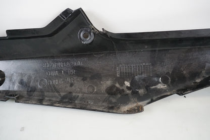 Vänster sida på Bakvinge från en Honda CBR 125 R -2004 motorcykel.