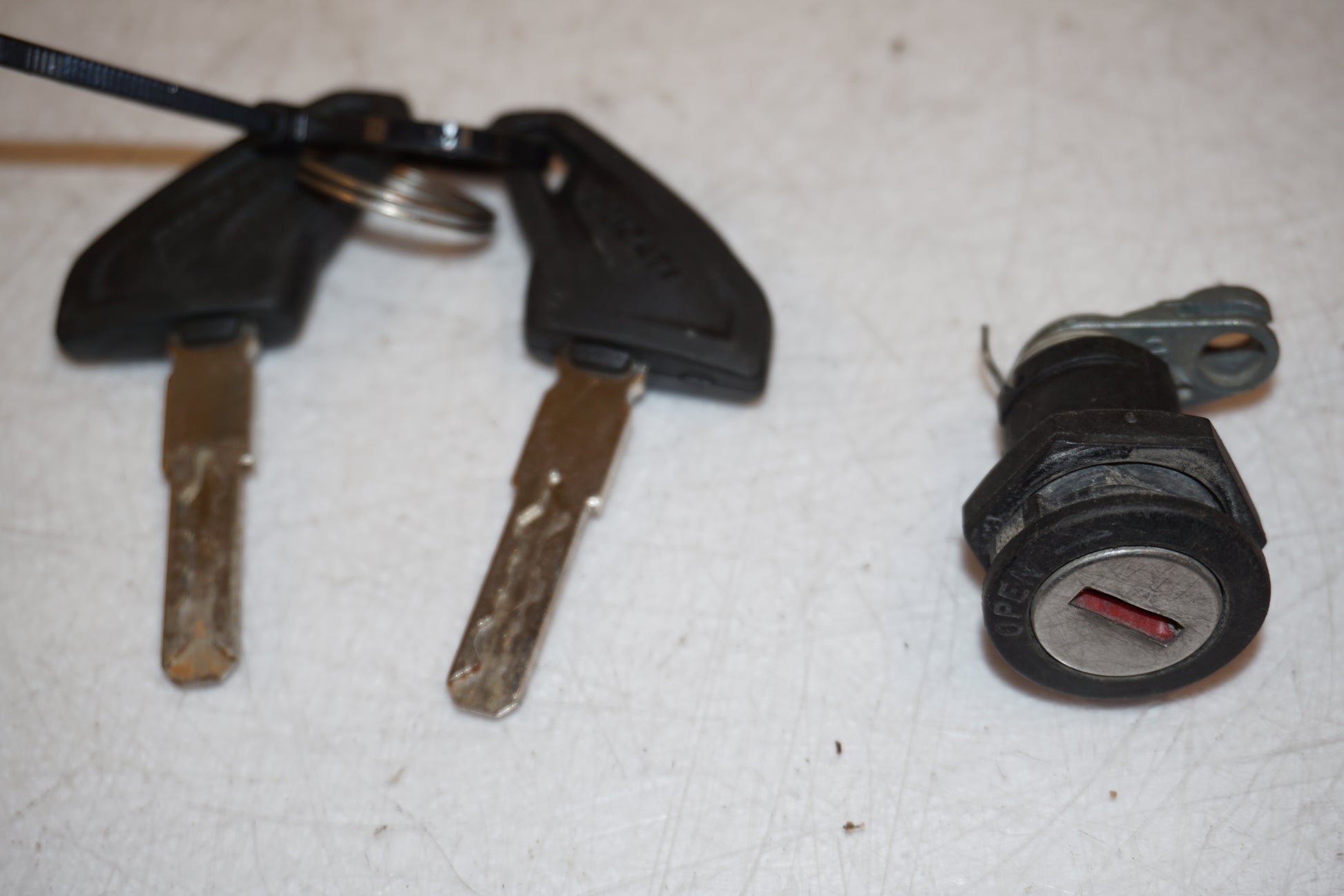 Extrabilder på Låssats från en Ducati Scrambler 800 -2016 motorcykel.