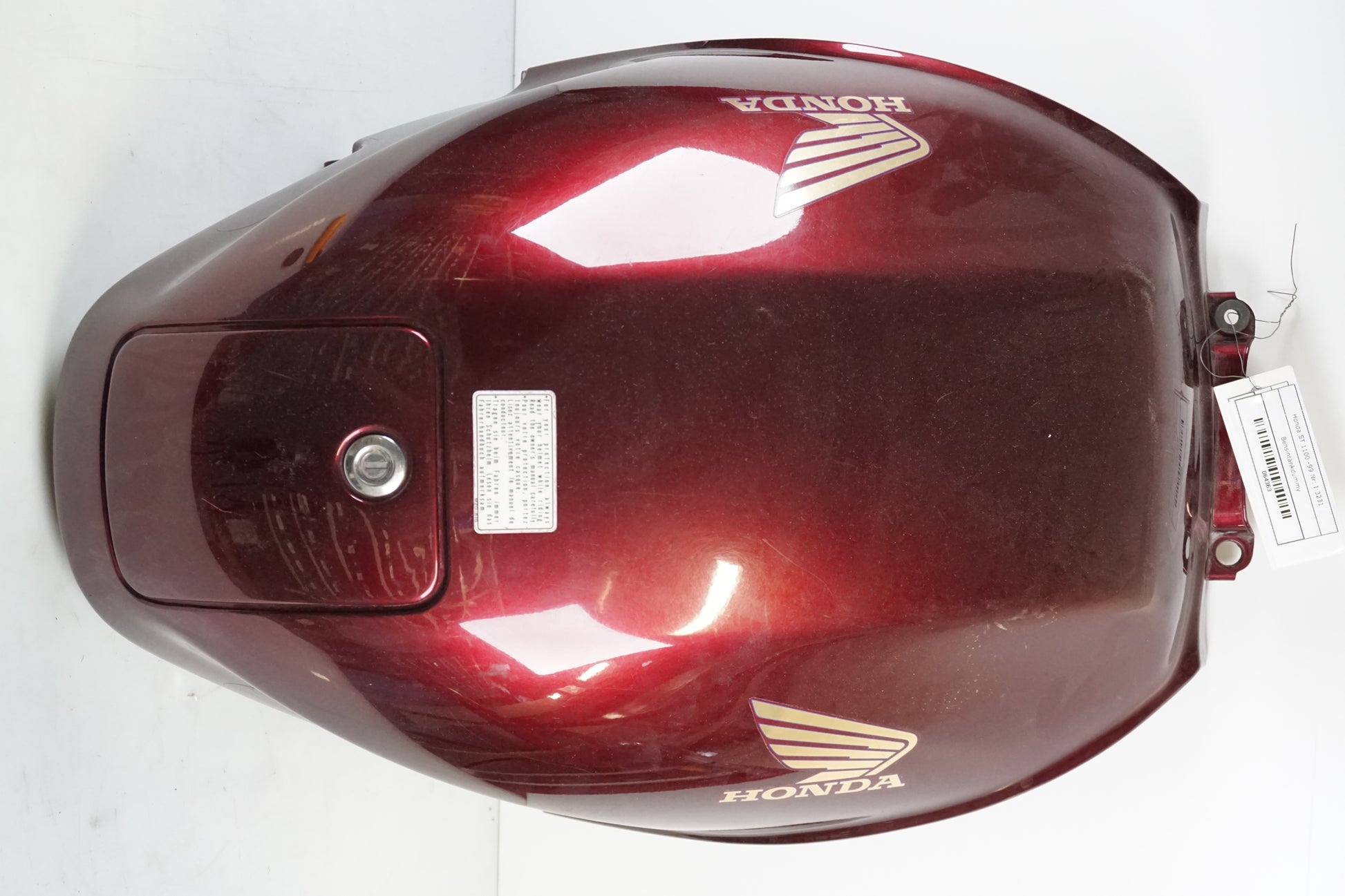 Framsidan på Bensintankskåpa från en Honda ST 1100 -1999 motorcykel.