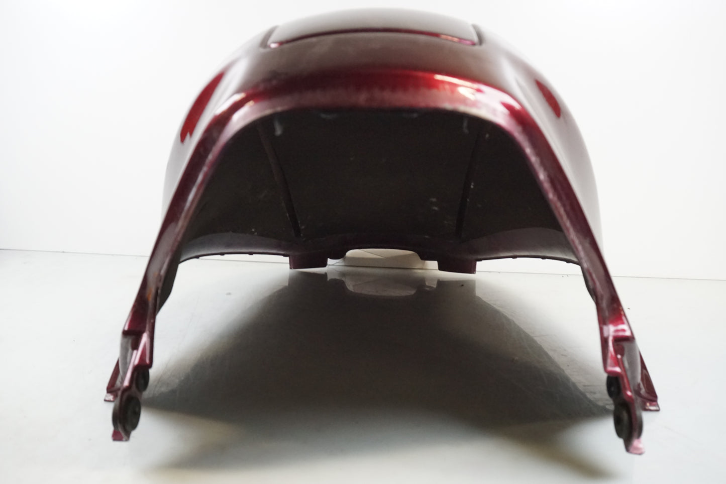 Baksidan på Bensintankskåpa från en Honda ST 1100 -1999 motorcykel.