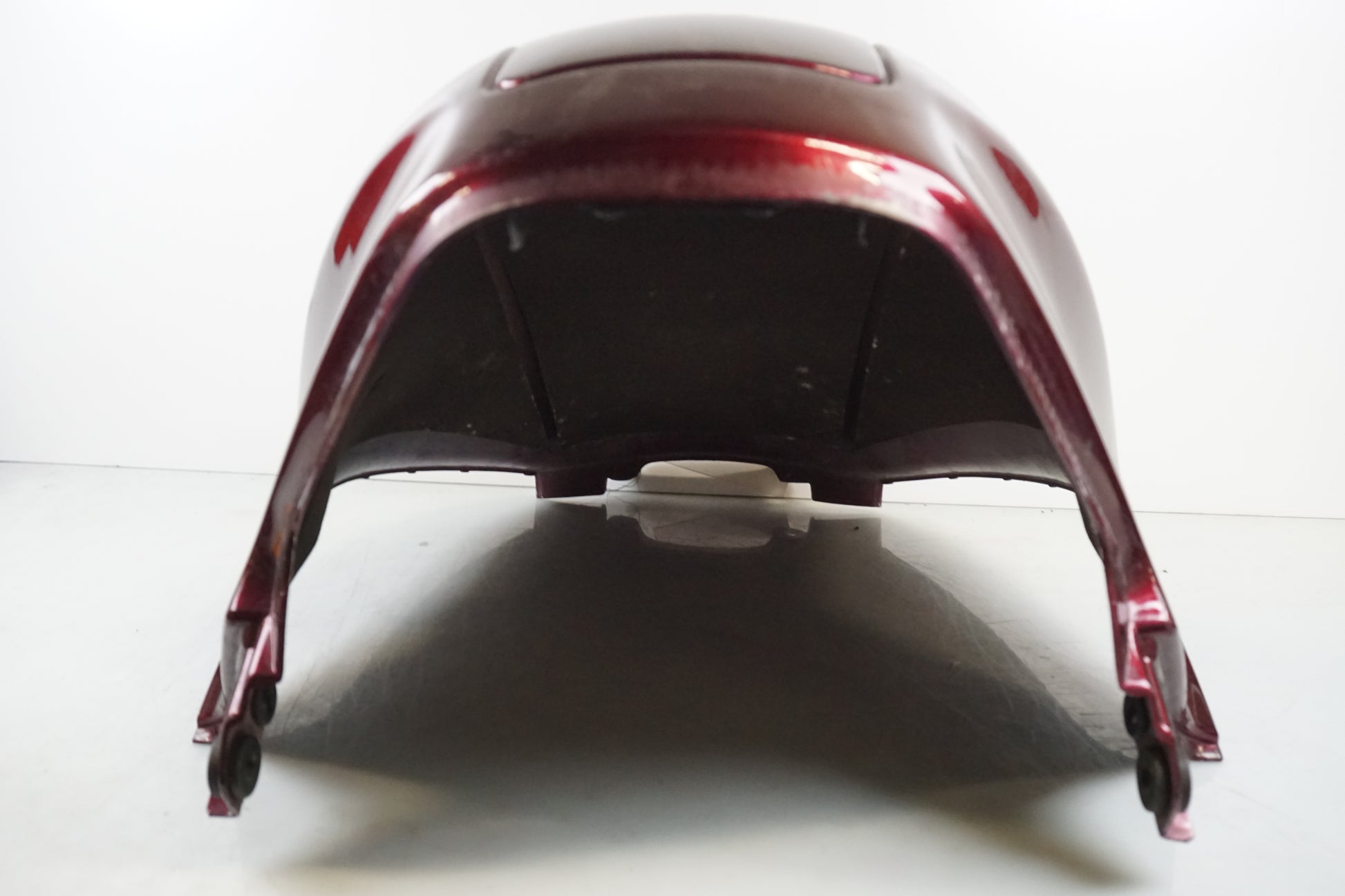 Baksidan på Bensintankskåpa från en Honda ST 1100 -1999 motorcykel.