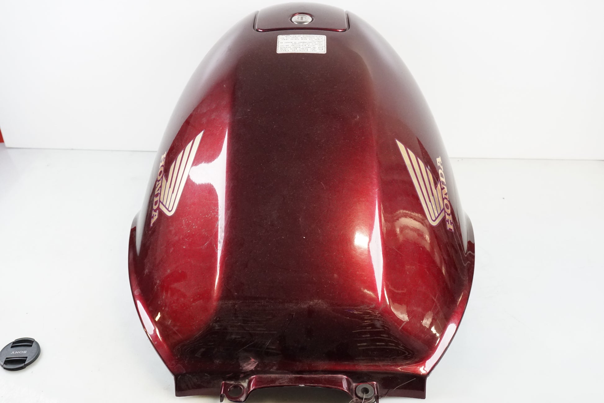 Vänster sida på Bensintankskåpa från en Honda ST 1100 -1999 motorcykel.