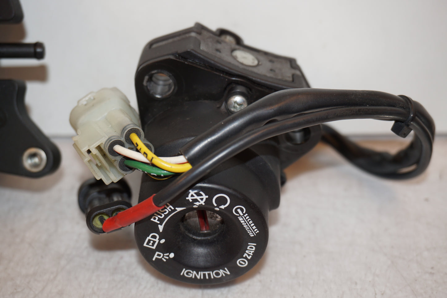 Snett uppifrån på Låssats från en Ducati Monster 696 -2008 motorcykel.