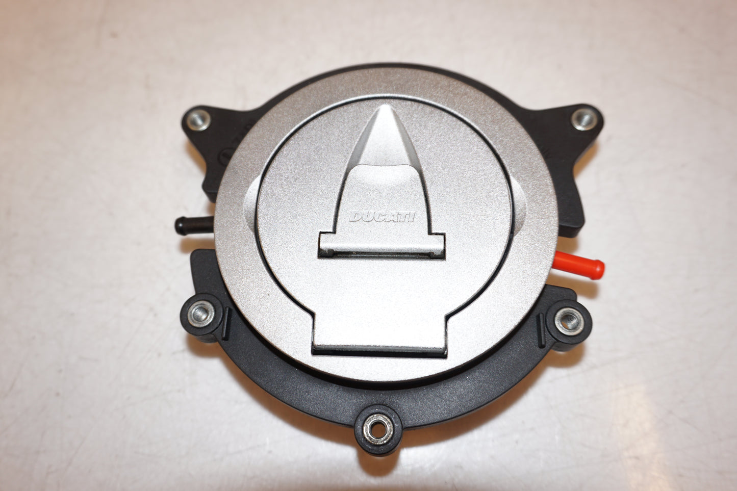 Extrabild4 på Låssats från en Ducati Monster 696 -2008 motorcykel.