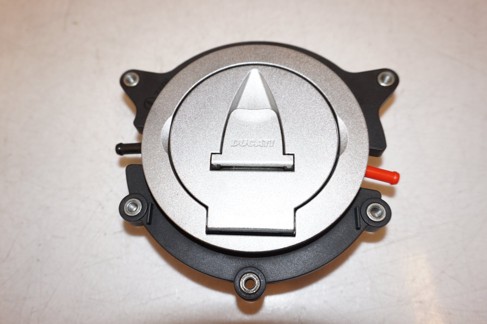 Extrabild4 på Låssats från en Ducati Monster 696 -2008 motorcykel.