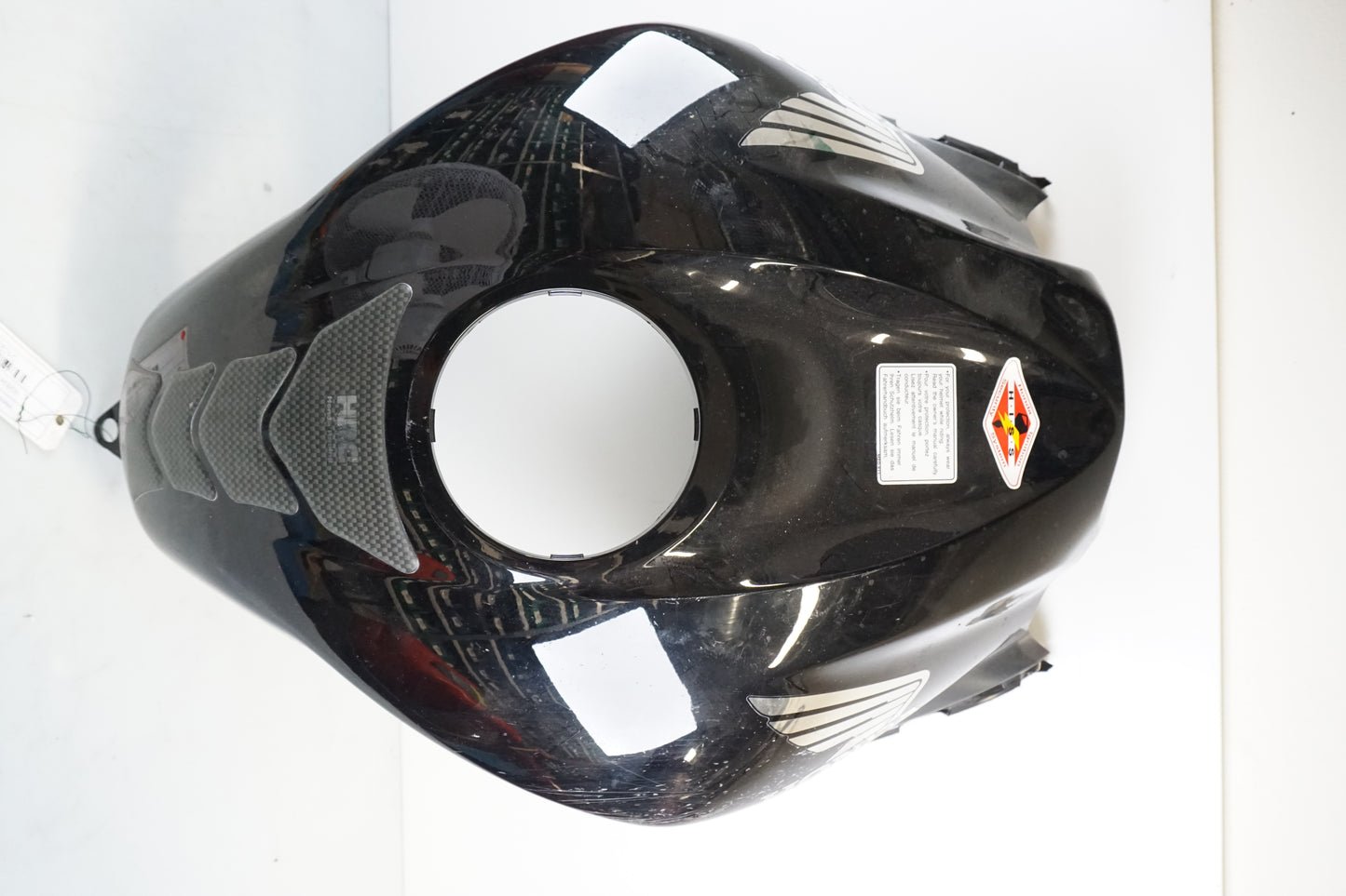 Framsidan på Bensintankskåpa från en Honda CBR 600 -2008 motorcykel.