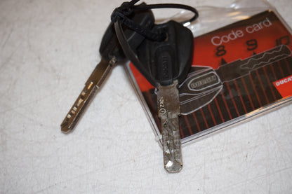 Extrabilder på Låssats från en Ducati Monster 696 -2008 motorcykel.