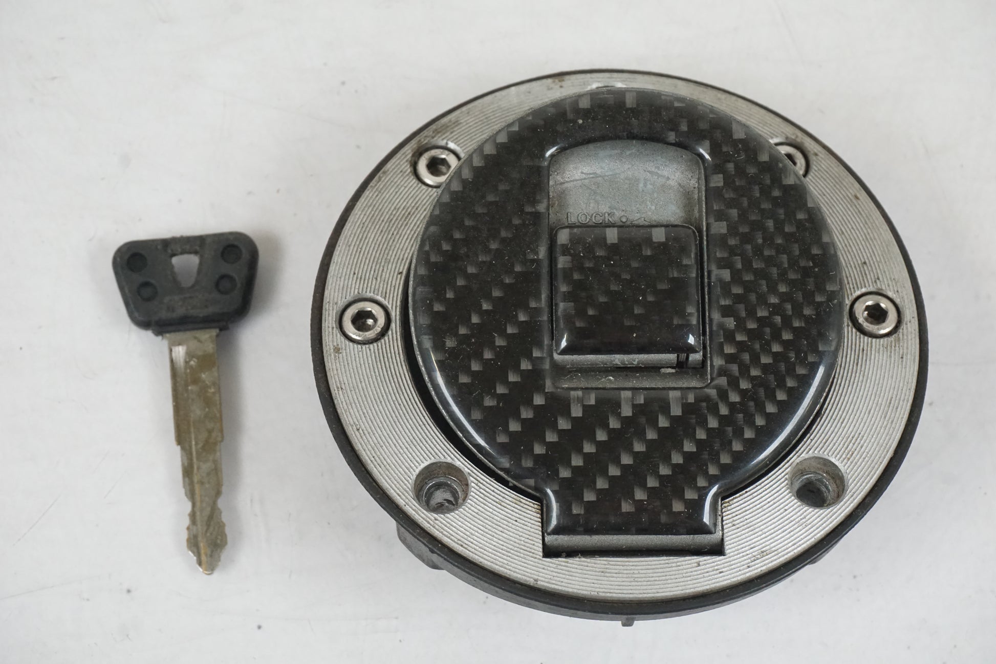 Framsidan på Tanklock från en Yamaha YZF 600 R -1997 motorcykel.