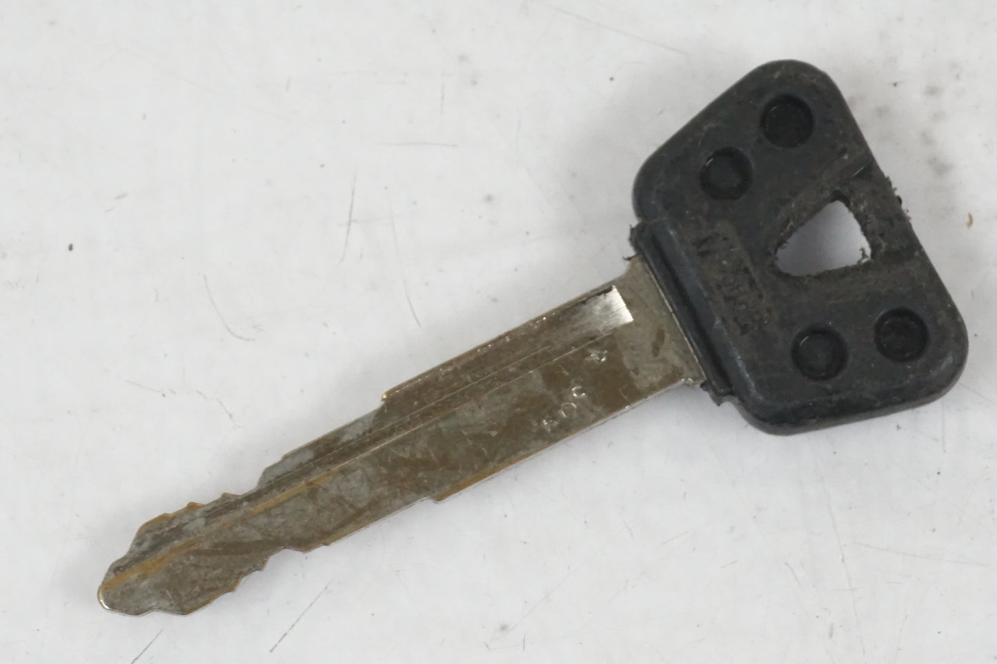 Baksidan på Tanklock från en Yamaha YZF 600 R -1997 motorcykel.