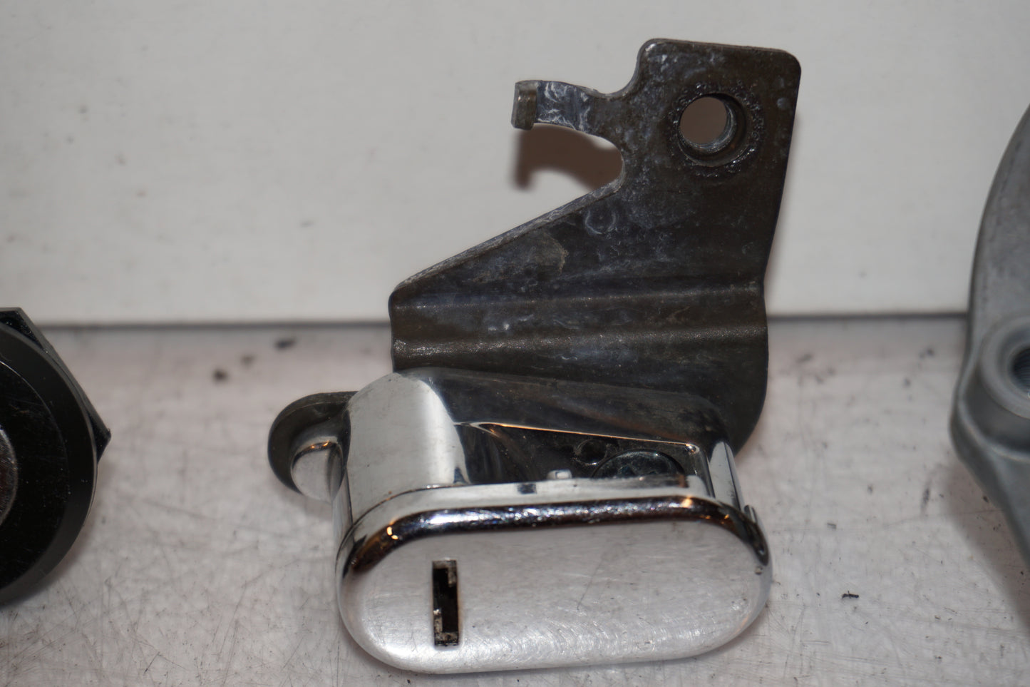 Snett uppifrån på Låssats från en Suzuki VZ 1600 -2005 motorcykel.