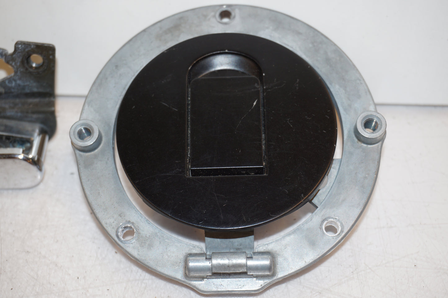 Snett nerifrån på Låssats från en Suzuki VZ 1600 -2005 motorcykel.