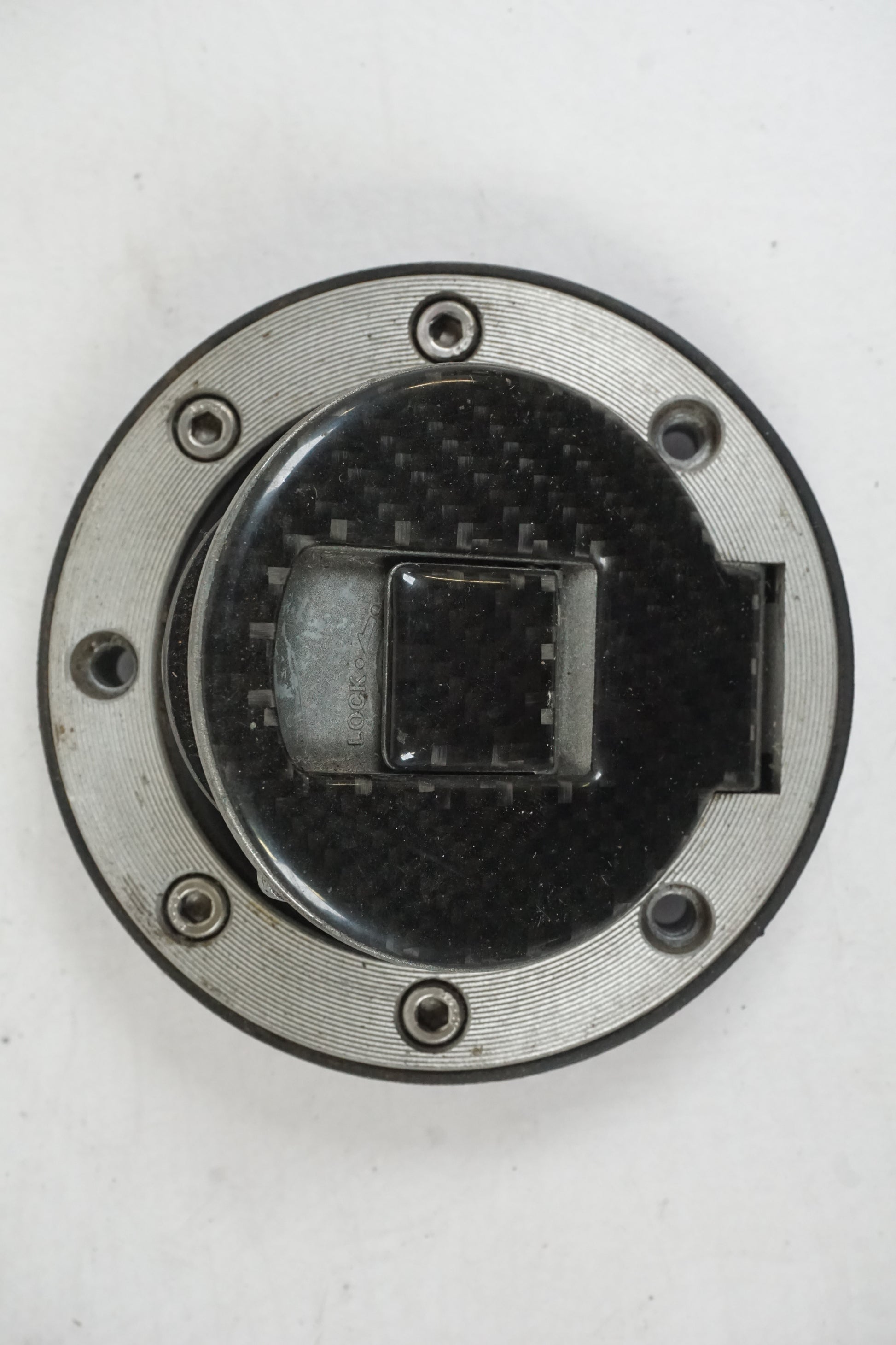 Snett uppifrån på Tanklock från en Yamaha YZF 600 R -1997 motorcykel.