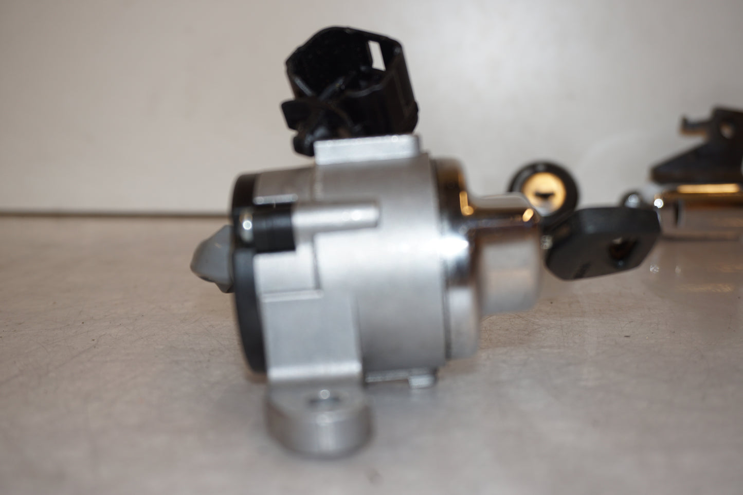 Extrabild2 på Låssats från en Suzuki VZ 1600 -2005 motorcykel.