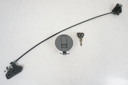 Framsidan på Låssats från en Triumph Street Triple -2011 motorcykel.