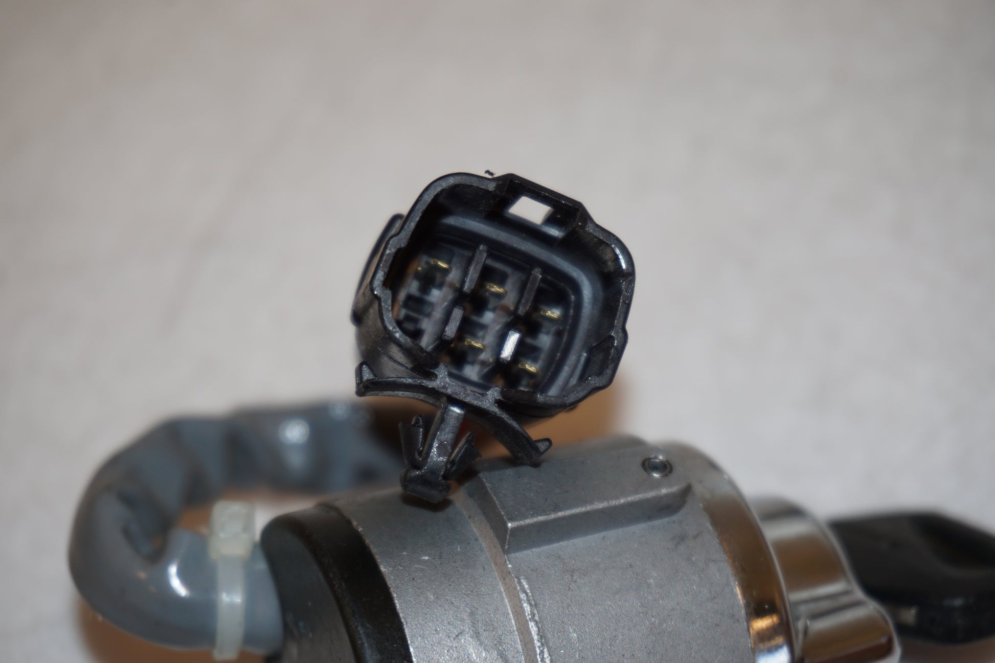 Extrabild7 på Låssats från en Suzuki VZ 1600 -2005 motorcykel.