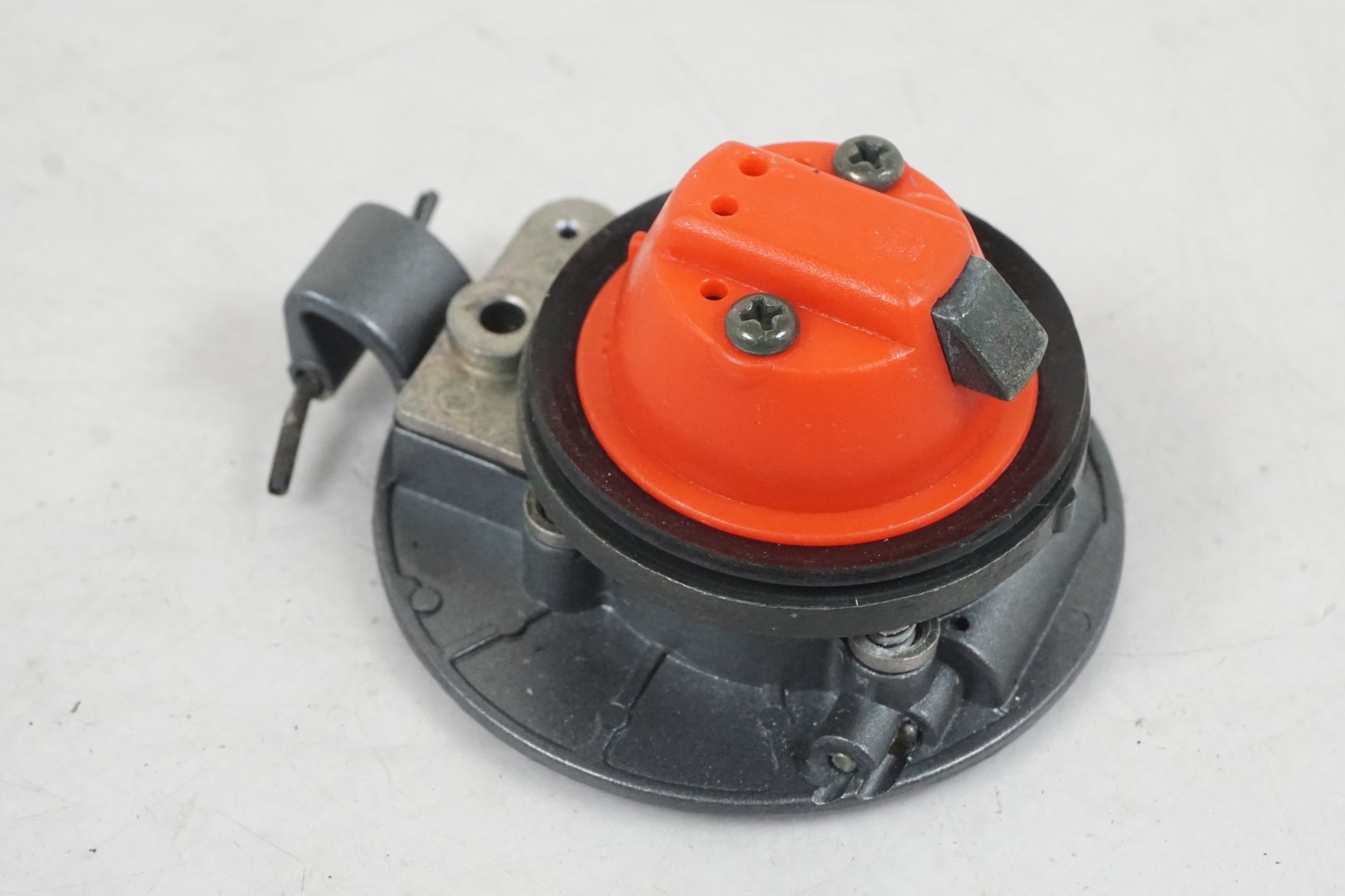 Snett uppifrån på Låssats från en Triumph Street Triple -2011 motorcykel.