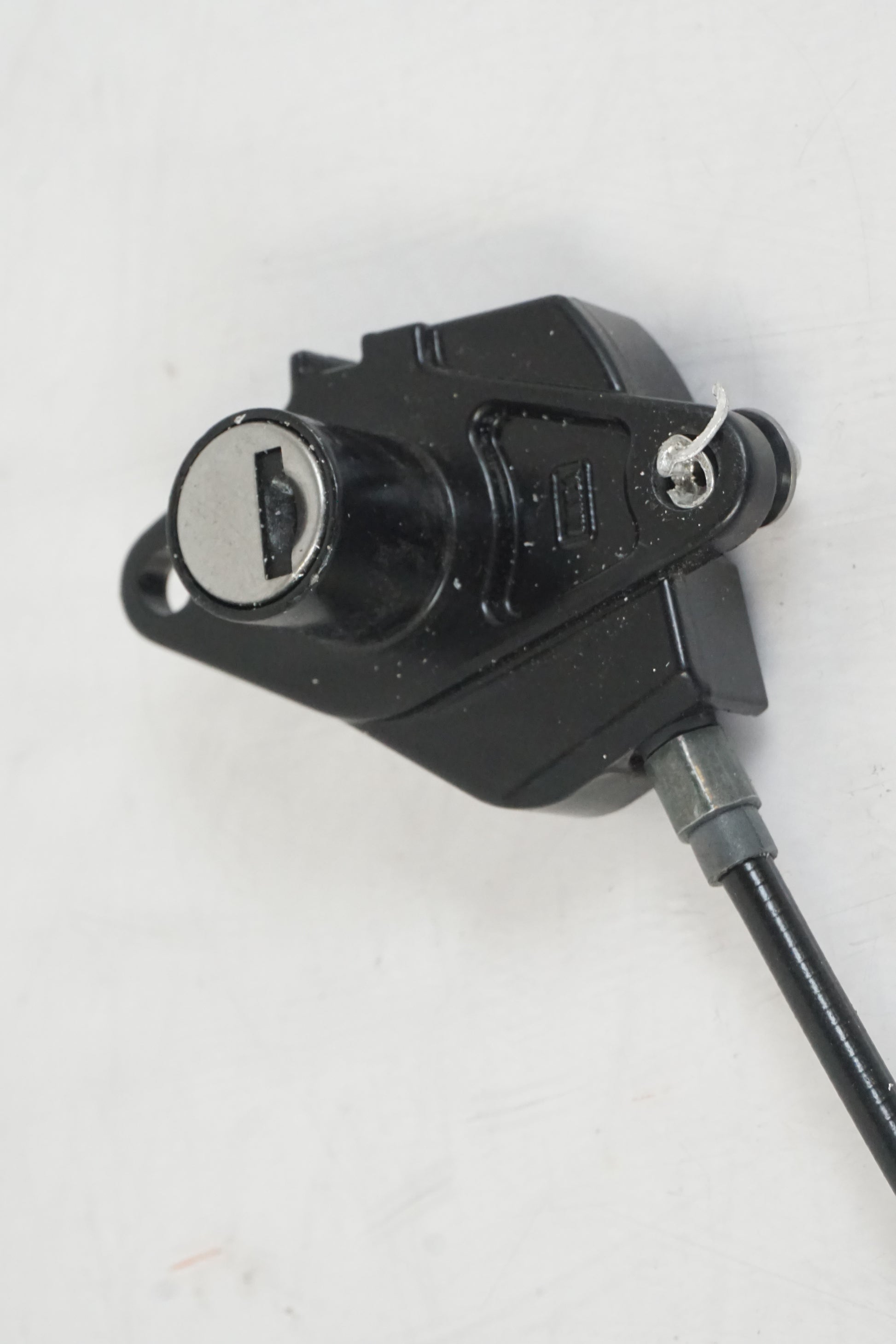 Extrabild3 på Låssats från en Triumph Street Triple -2011 motorcykel.