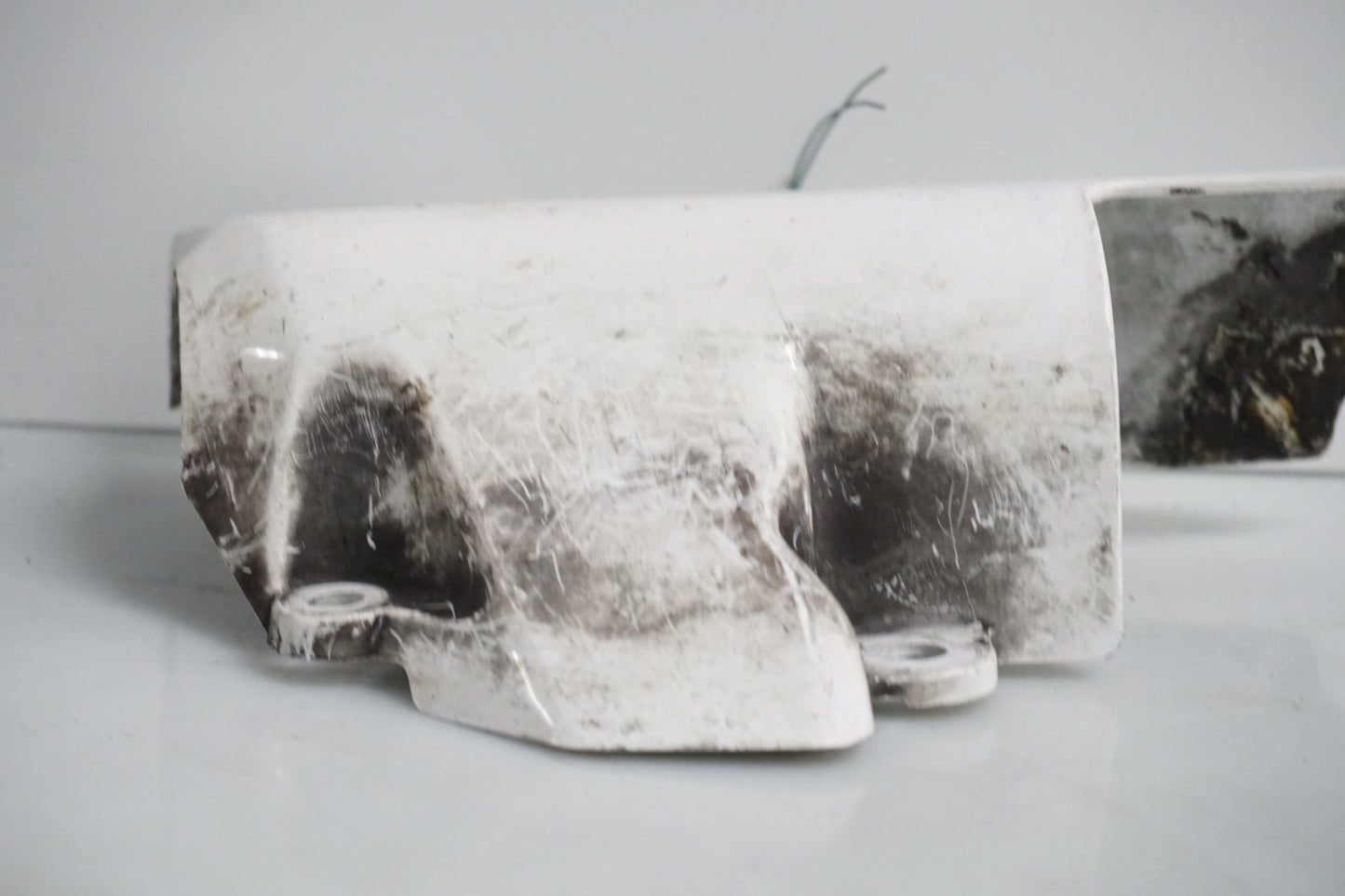 Baksidan på Gaffelbensskydd från en Honda CBR 900 RR -1996 motorcykel.