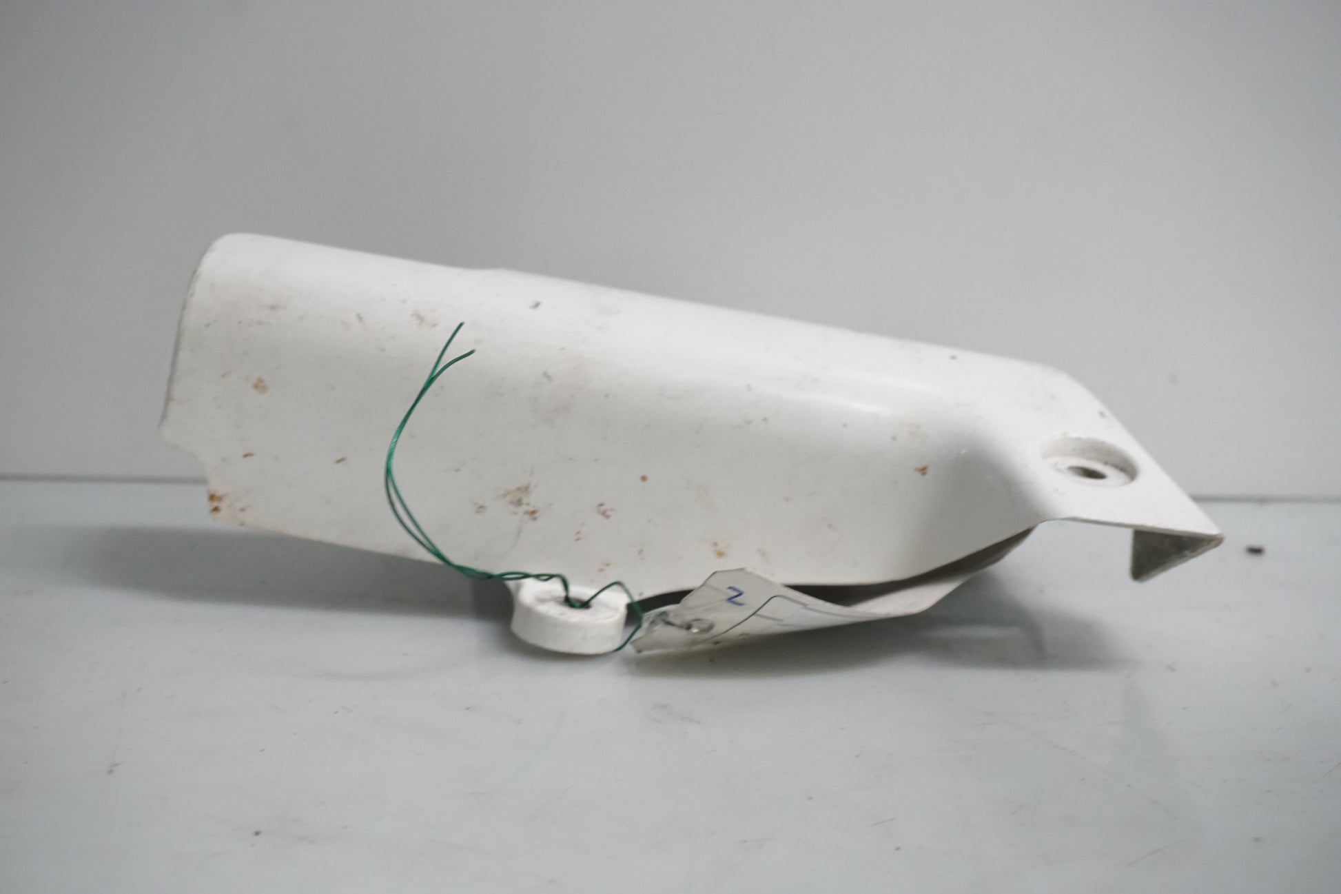 Vänster sida på Gaffelbensskydd från en Honda CBR 900 RR -1996 motorcykel.