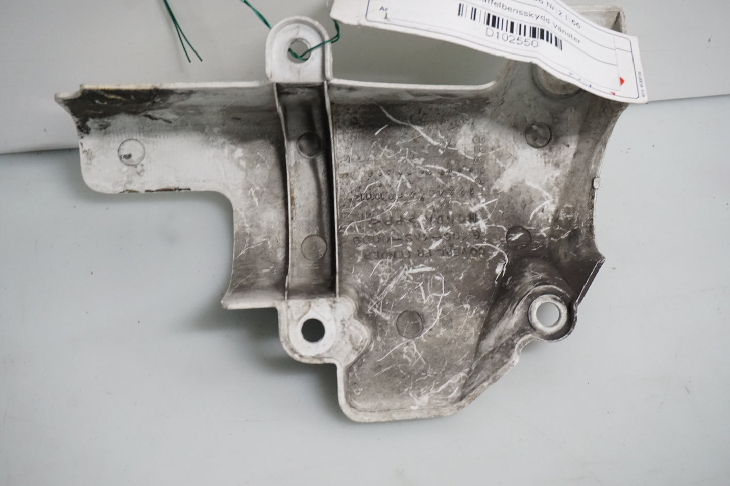 Snett nerifrån på Gaffelbensskydd från en Honda CBR 900 RR -1996 motorcykel.