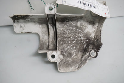 Snett nerifrån på Gaffelbensskydd från en Honda CBR 900 RR -1996 motorcykel.