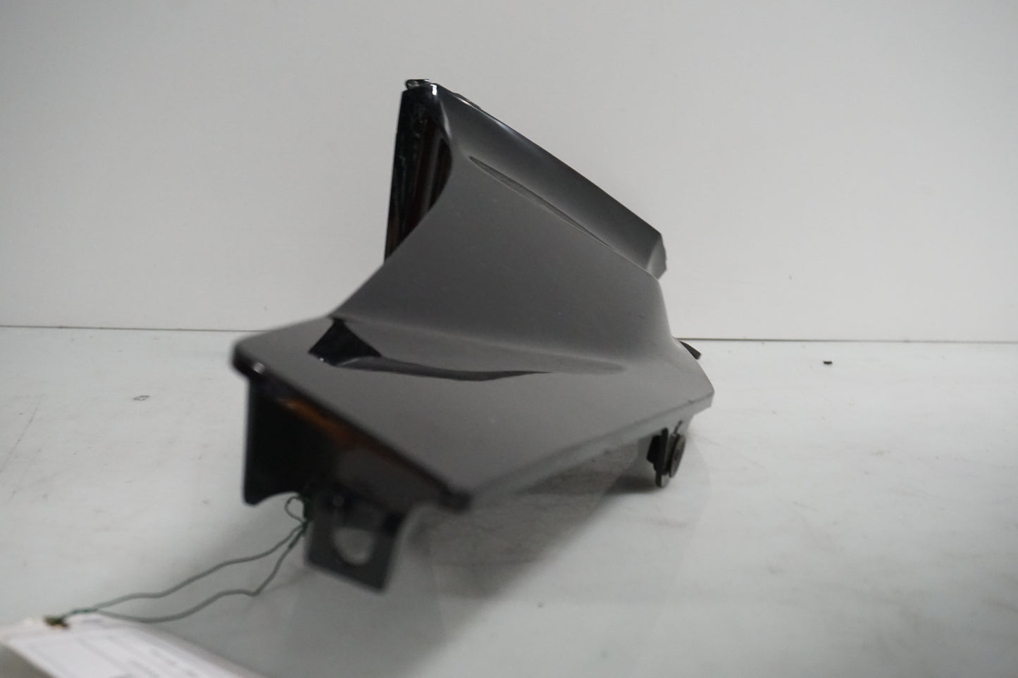 Höger sida på Toppkåpsinsida från en Honda CBR 600 RR -2003 motorcykel.