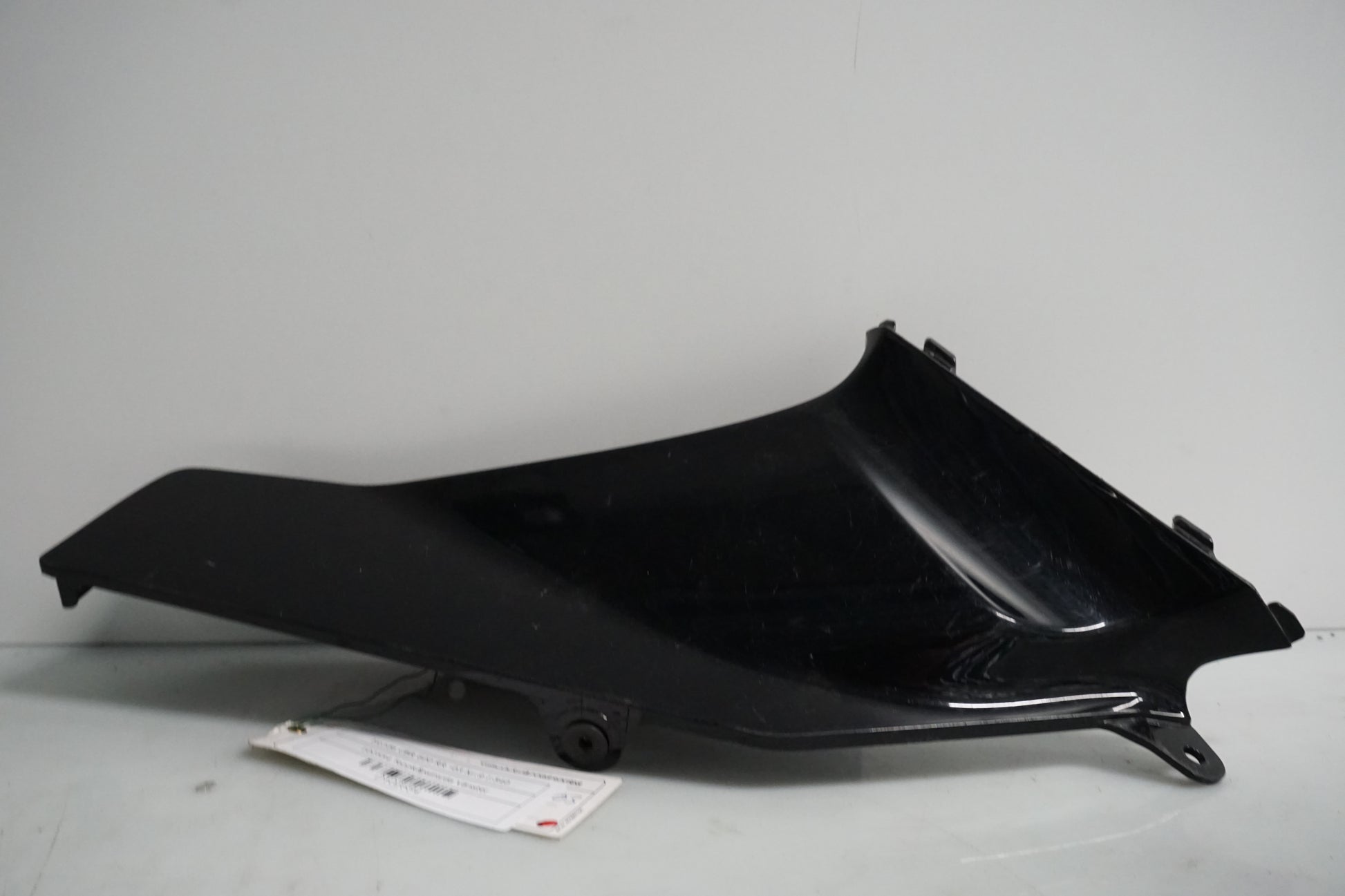 Vänster sida på Toppkåpsinsida från en Honda CBR 600 RR -2003 motorcykel.