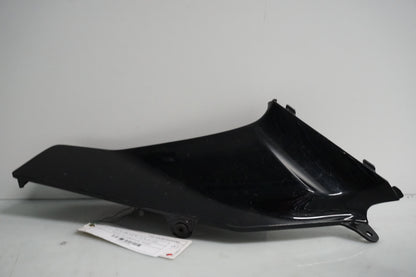 Vänster sida på Toppkåpsinsida från en Honda CBR 600 RR -2003 motorcykel.