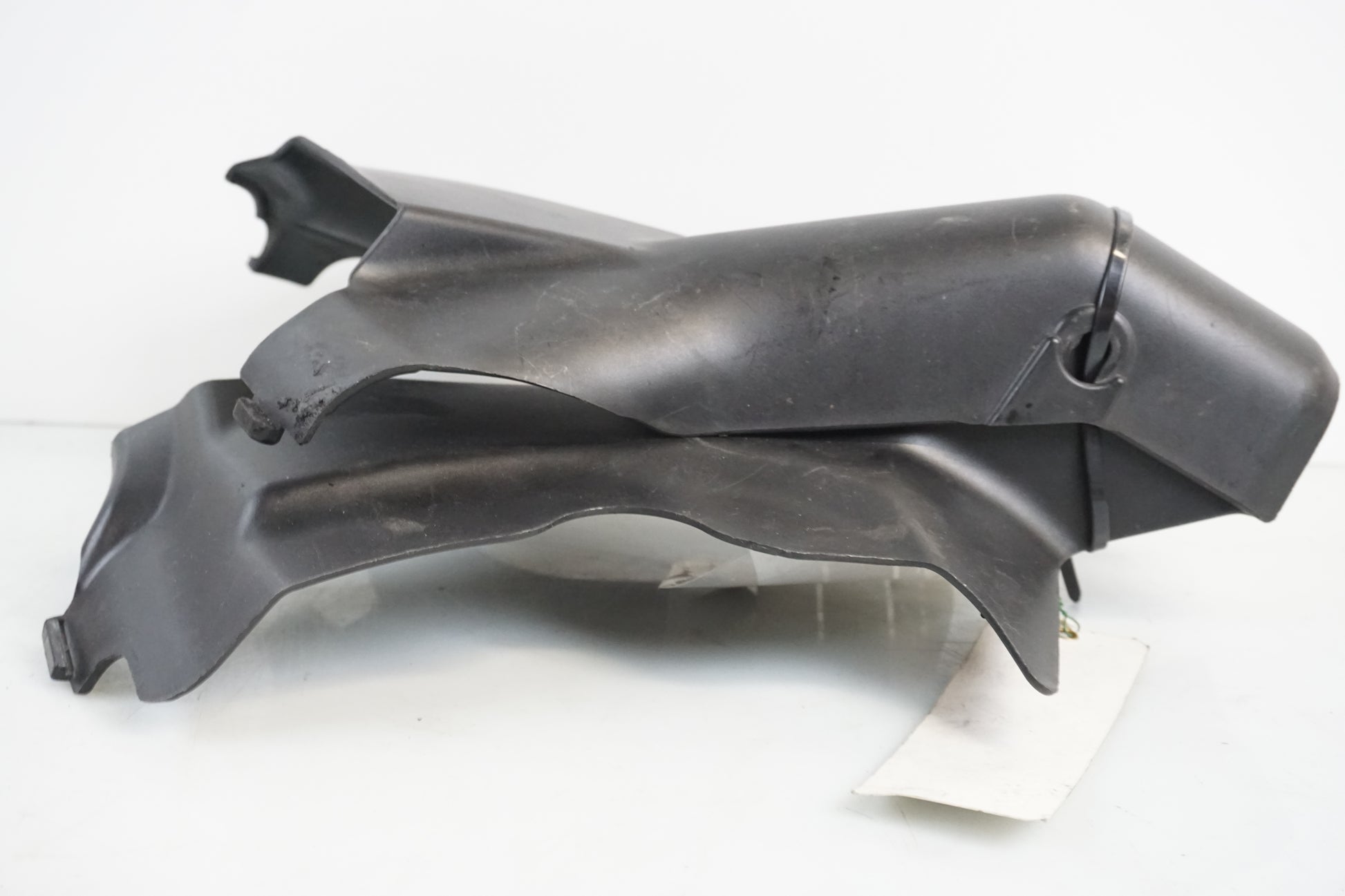 Vänster sida på Plast från en Honda VT 750 -2004 motorcykel.