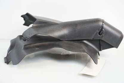 Vänster sida på Plast från en Honda VT 750 -2004 motorcykel.