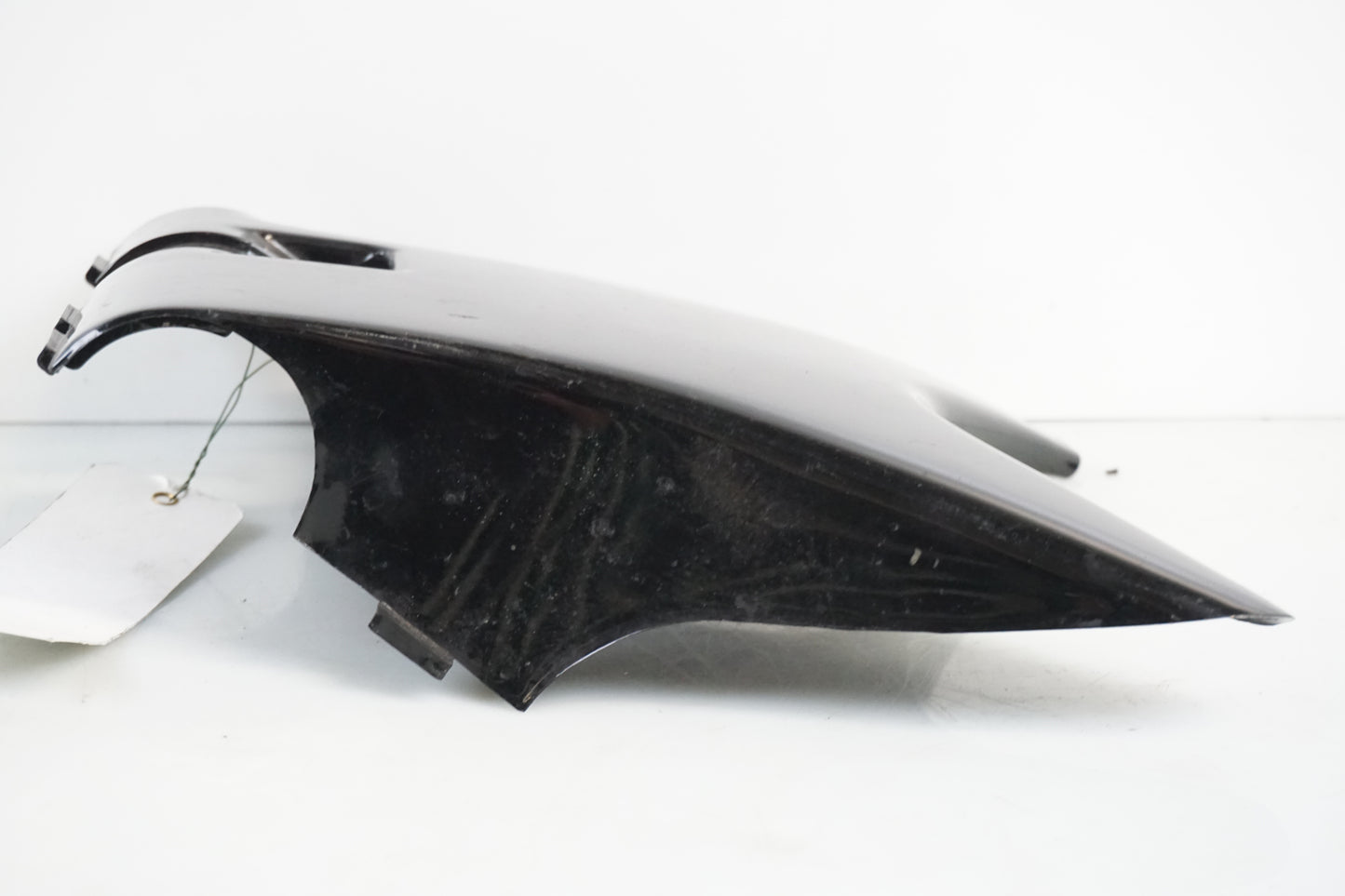 Baksidan på Styrkåpa från en Honda VT 600 C -1999 motorcykel.