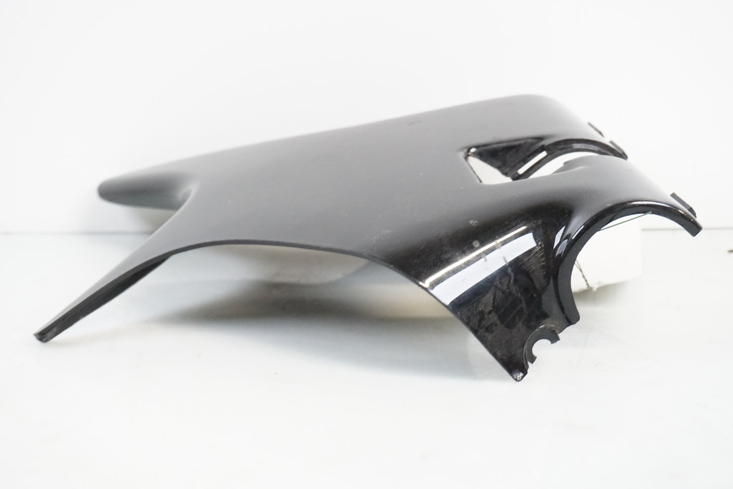 Vänster sida på Styrkåpa från en Honda VT 600 C -1999 motorcykel.