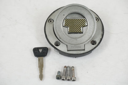 Framsidan på Tanklock från en Yamaha YZF R6 -2006 motorcykel.