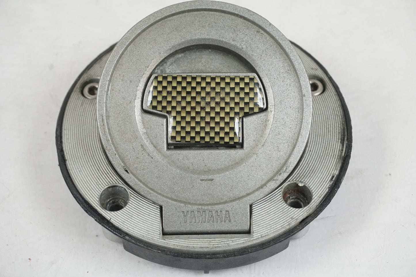 Vänster sida på Tanklock från en Yamaha YZF R6 -2006 motorcykel.